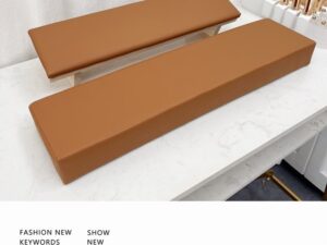 HAND PILLOW SET BROWN